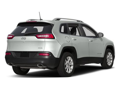 Used 2016 Jeep Cherokee Latitude w/ Cold Weather Group AWD/4WD image 2