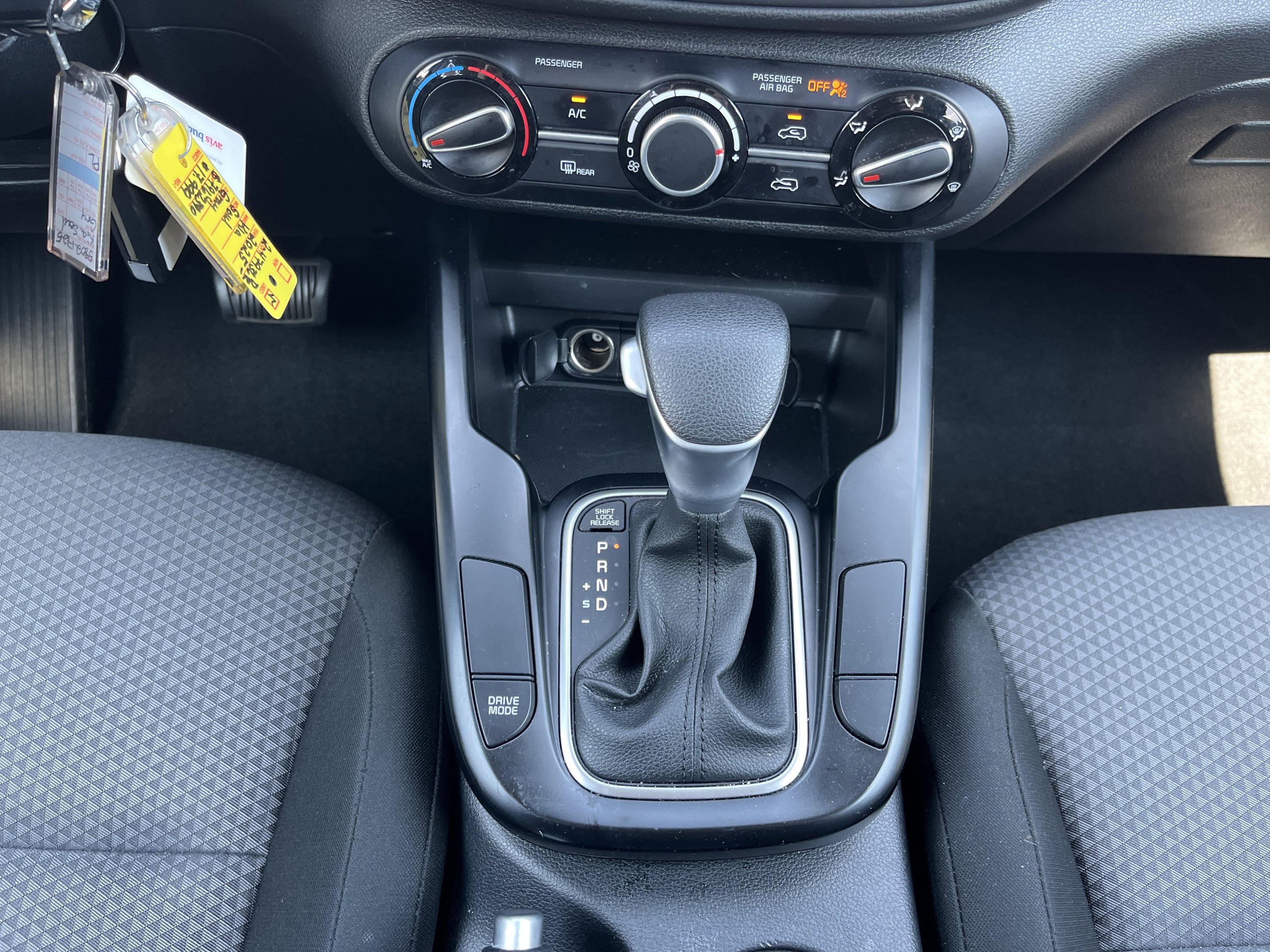 Used 2025 Kia Soul LX w/ LX Technology Package FWD image 28