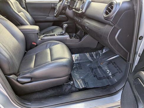 Used 2018 Toyota Tacoma TRD Off-Road image 18