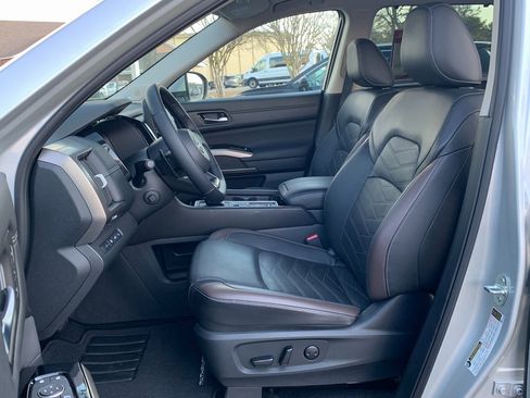 Used 2024 Nissan Pathfinder Platinum w/ Cargo Package image 27