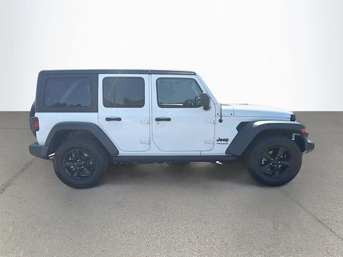 Used 2022 Jeep Wrangler Unlimited Sport AWD/4WD image 3