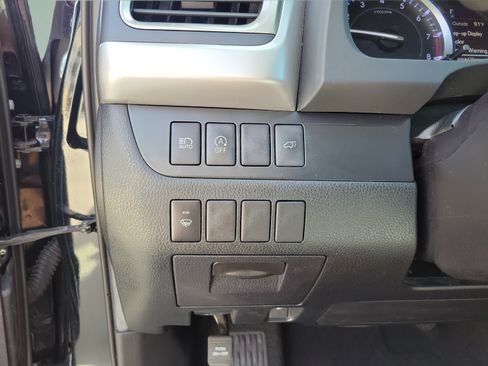 Used 2019 Toyota Highlander SE AWD/4WD image 11