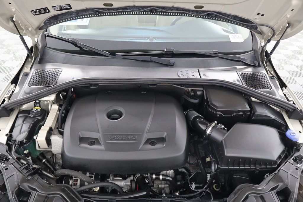Used 2017 Volvo V60 T5 Premier w/ Convenience Package FWD image 15