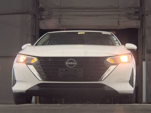 Used 2024 Nissan Sentra SV image 3