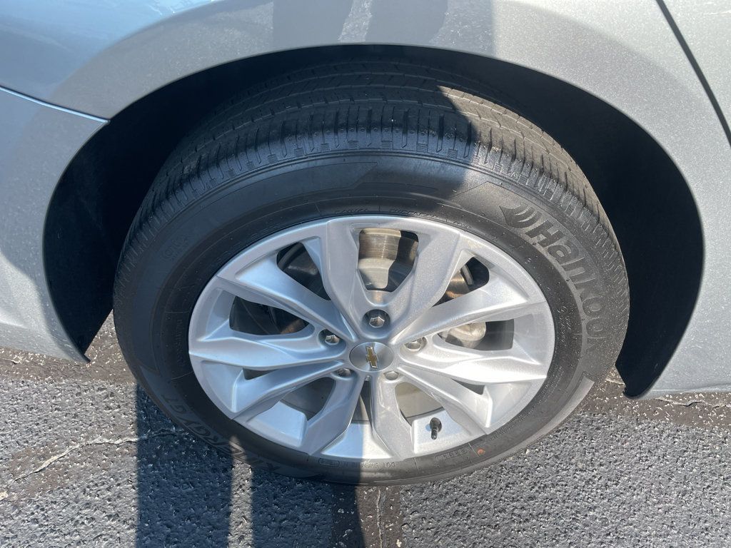 Certified 2025 Chevrolet Malibu LT FWD image 8