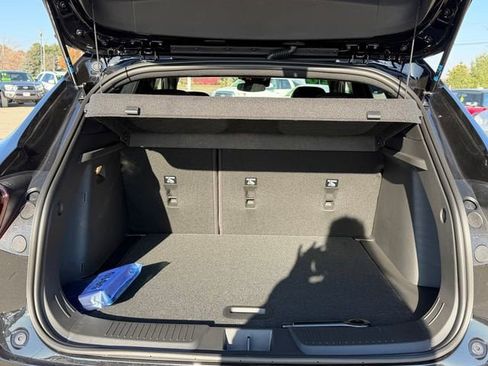 New 2026 Chevrolet Trax RS w/ Sunroof Package FWD image 32