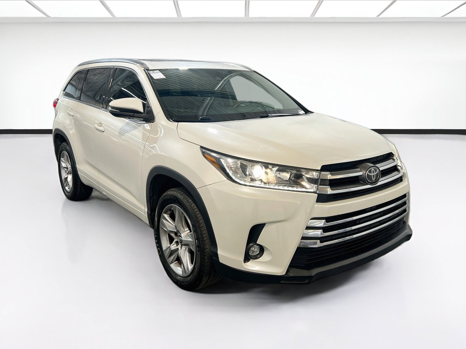 Used 2019 Toyota Highlander Limited FWD image 3