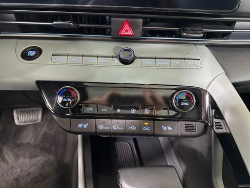 Certified 2025 Hyundai Elantra Limited image 53