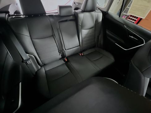 Used 2021 Toyota RAV4 XLE Premium AWD/4WD image 33