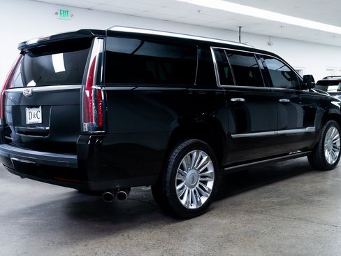 Used 2019 Cadillac Escalade ESV Platinum image 6
