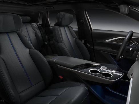 New 2025 Cadillac Lyriq Sport image 31