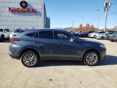 Used 2021 Toyota Venza Limited image 13