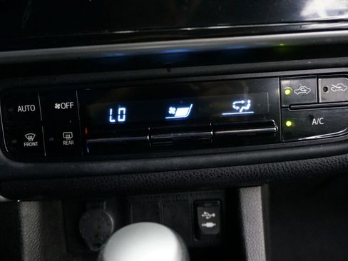 Used 2019 Toyota Corolla LE image 17