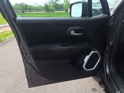 Used 2021 Jeep Renegade Latitude w/ Convenience Group AWD/4WD image 21