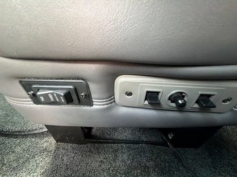 Used 2015 Chevrolet Express 2500 RWD image 76