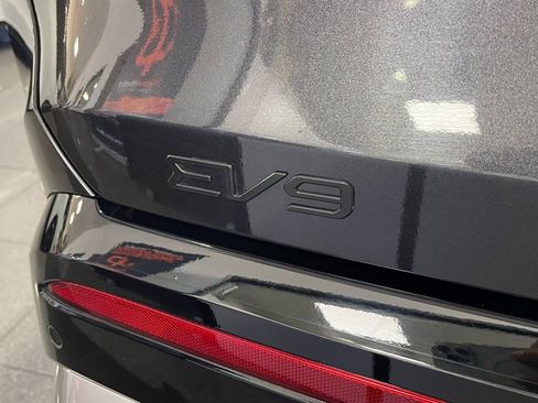 Used 2024 Kia EV9 Land image 16