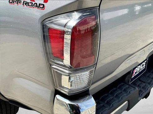 Used 2020 Toyota Tacoma TRD Off-Road AWD/4WD image 30