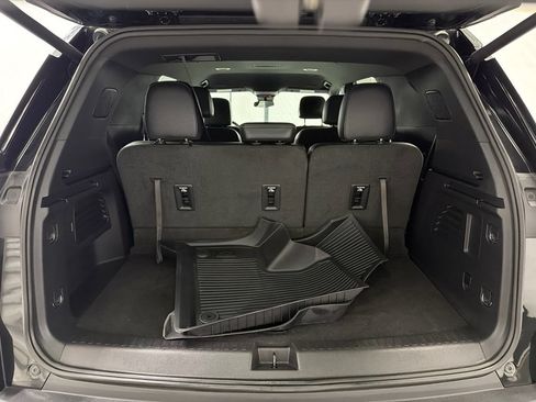 Used 2025 Chevrolet Traverse LT w/ Driver Confidence Package FWD image 19