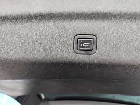 Used 2021 GMC Yukon XL SLT w/ SLT Luxury Plus Package image 11