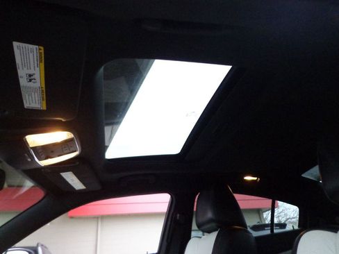 Used 2015 Dodge Charger SXT w/ AWD Plus Group image 16