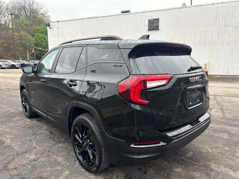 Used 2023 GMC Terrain SLE w/ Driver Convenience Package image 5