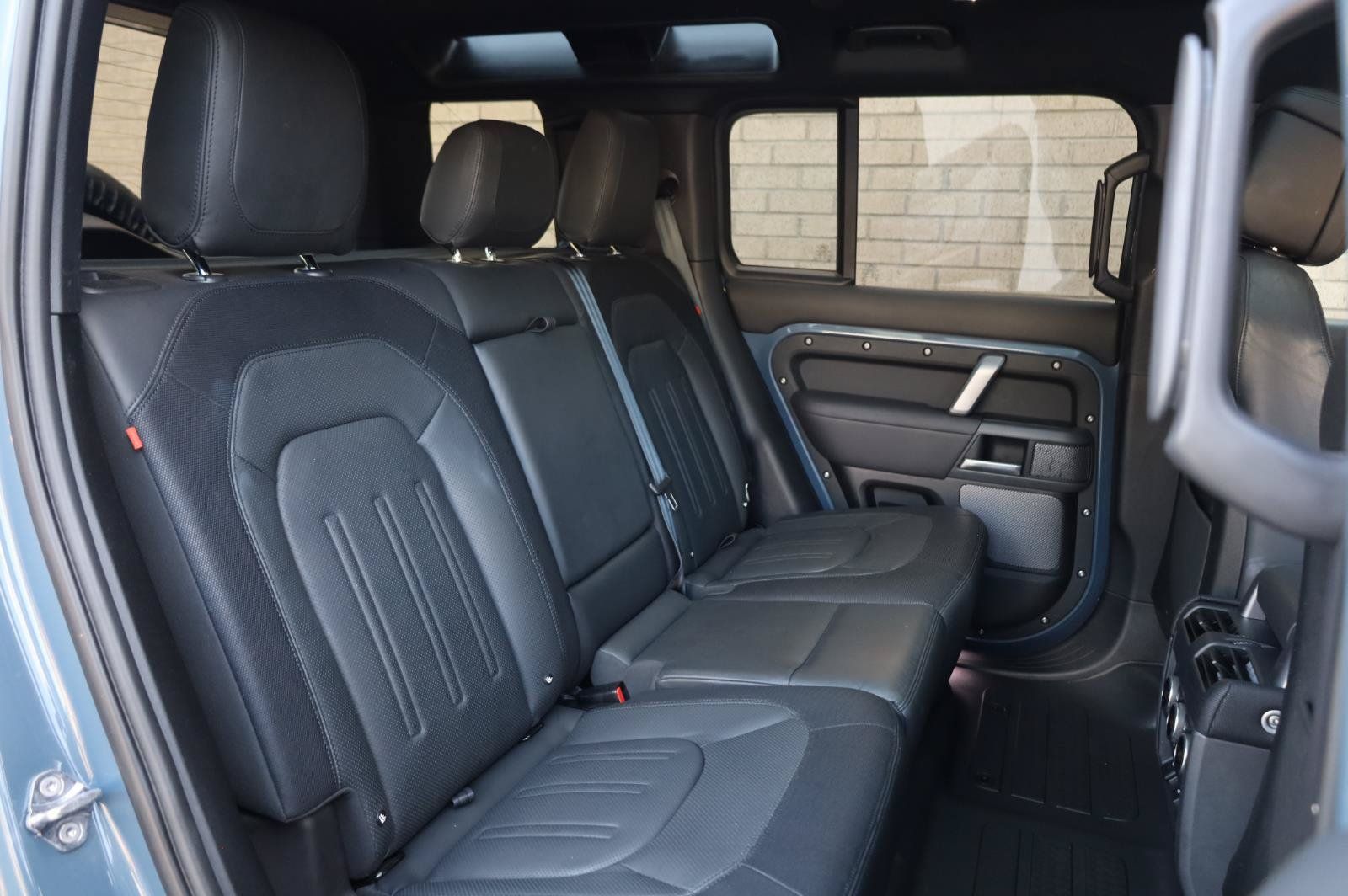 Used 2022 Land Rover Defender 110 X-Dynamic HSE AWD/4WD image 26