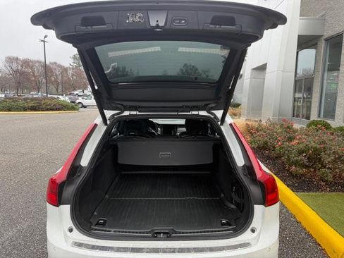 Used 2019 Volvo V90 T5 R-Design w/ Advanced Package image 4