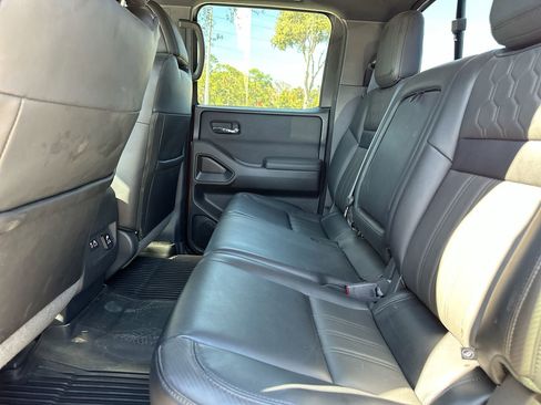 Used 2022 Nissan Frontier PRO-4X w/ Pro-4X Premium Package image 15