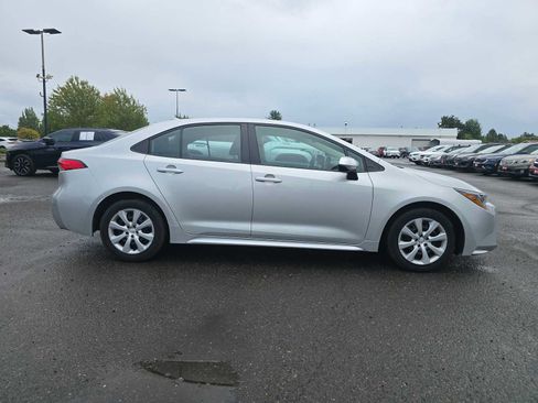 Used 2025 Toyota Corolla LE FWD image 2