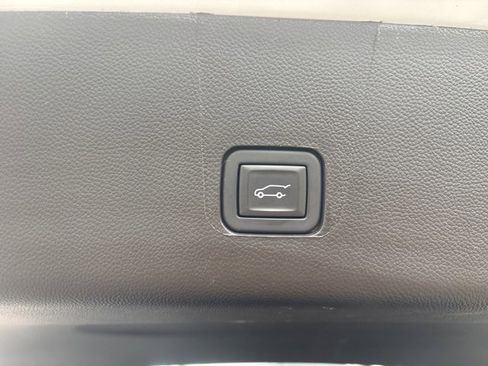 Used 2023 Chevrolet Traverse Premier w/ Redline Edition image 9