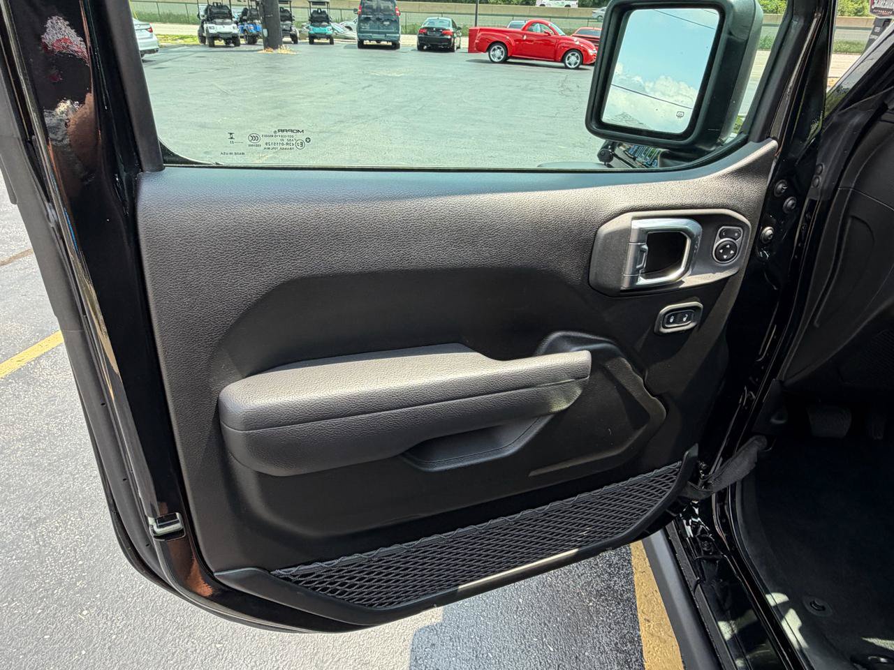 Used 2023 Jeep Wrangler Unlimited w/ Cold Weather Group AWD/4WD image 13