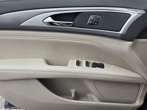 Used 2019 Lincoln MKZ Premiere image 15