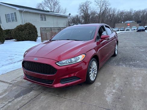 Used 2014 Ford Fusion SE image 2