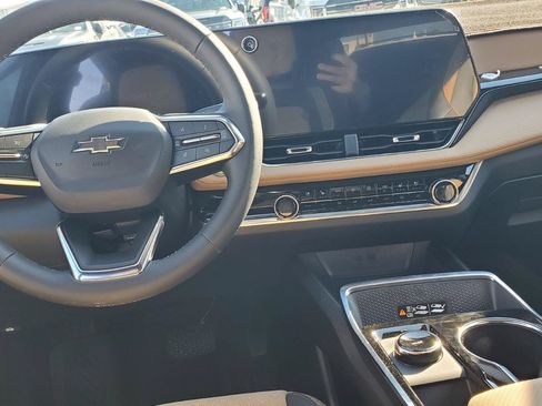 Used 2026 Chevrolet Equinox ACTIV w/ Convenience Package III FWD image 7