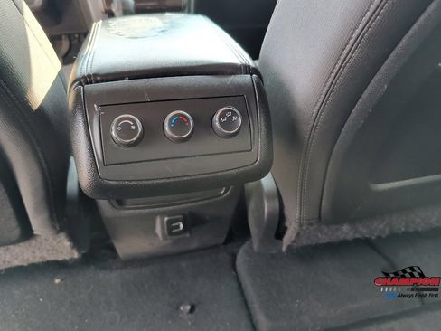 Used 2016 Chevrolet Traverse LT w/ Style and Technology Package FWD image 20