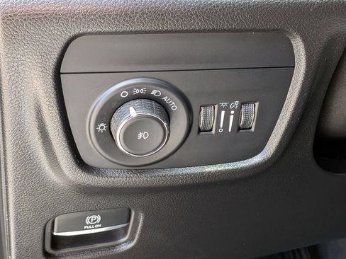 Used 2023 Jeep Grand Cherokee Limited w/ Luxury Tech Group II AWD/4WD image 16