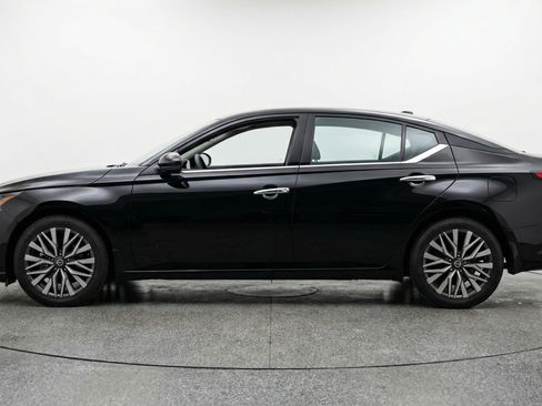 Used 2025 Nissan Altima 2.5 SV FWD image 5