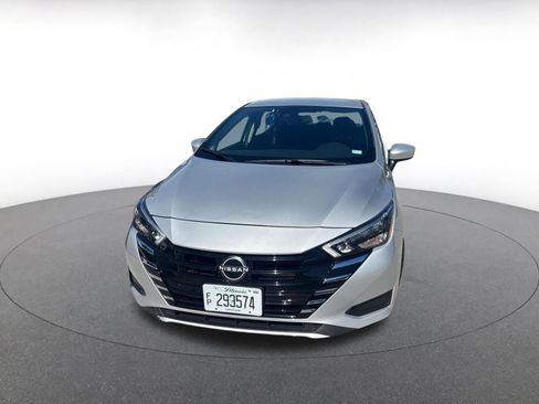 Used 2025 Nissan Versa SV image 2