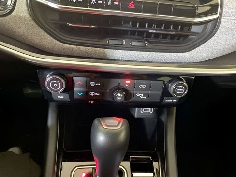 Used 2024 Jeep Compass Latitude AWD/4WD image 46