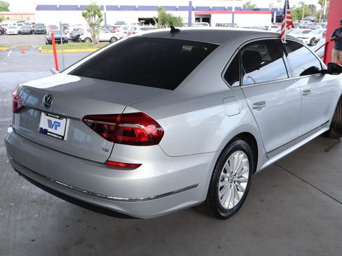Used 2017 Volkswagen Passat 1.8T SE image 5