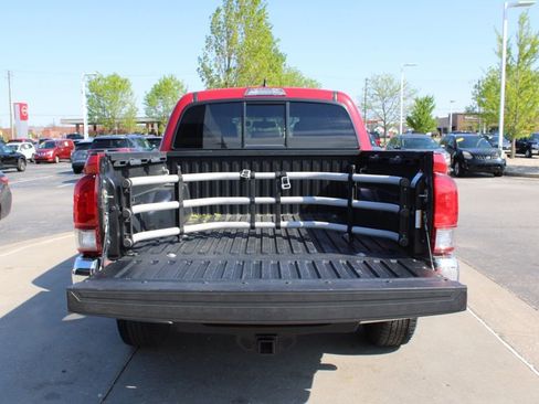 Used 2016 Toyota Tacoma TRD Off-Road w/ Exterior Package image 10