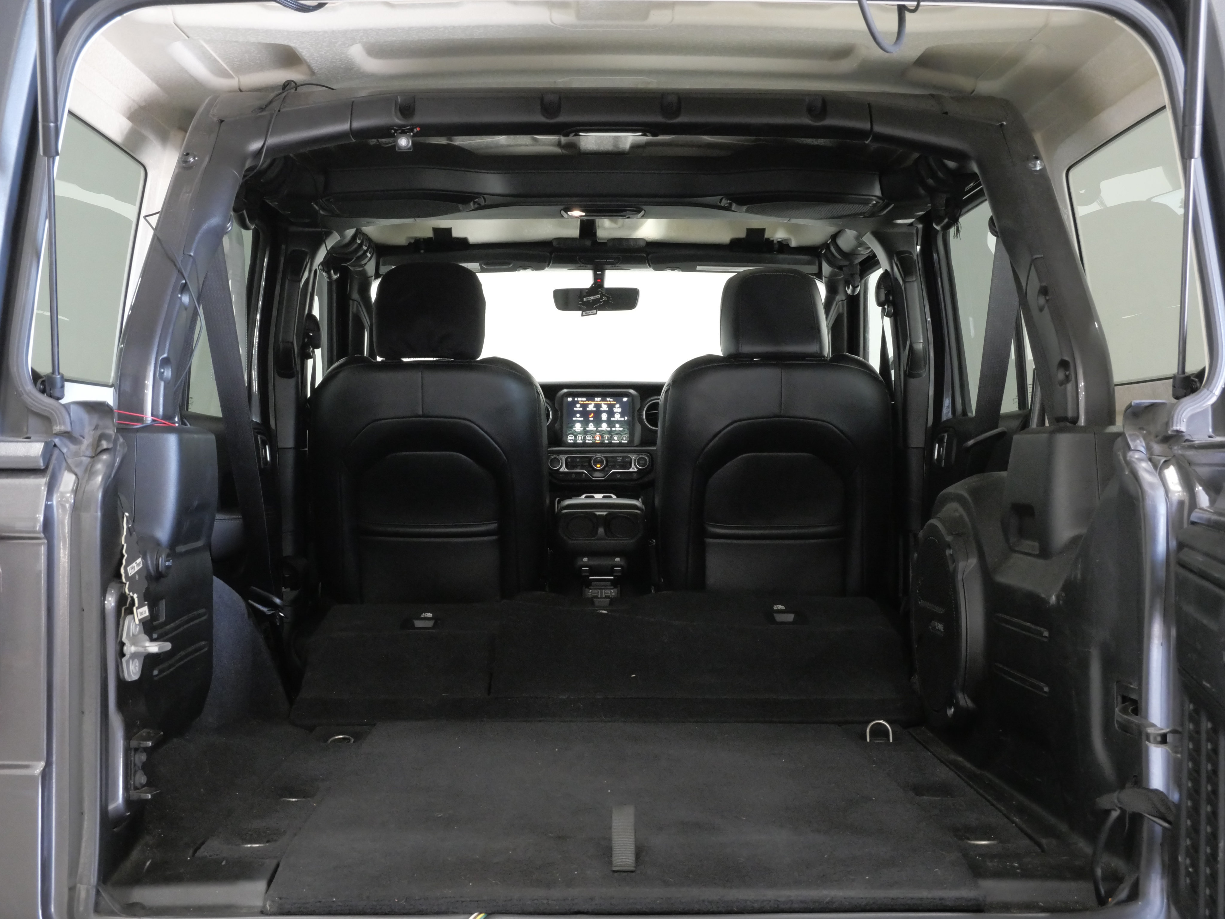 Used 2018 Jeep Wrangler Unlimited Sahara AWD/4WD image 29
