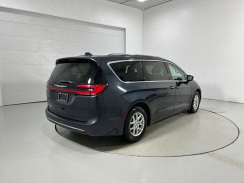 Used 2021 Chrysler Pacifica Touring-L image 34