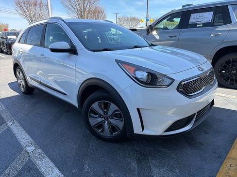 Used 2019 Kia Niro LX image 1
