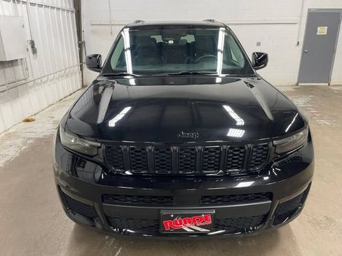 Used 2023 Jeep Grand Cherokee L Limited w/ Black Appearance Package AWD/4WD image 2