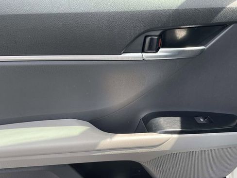 Used 2019 Toyota Camry LE FWD image 19