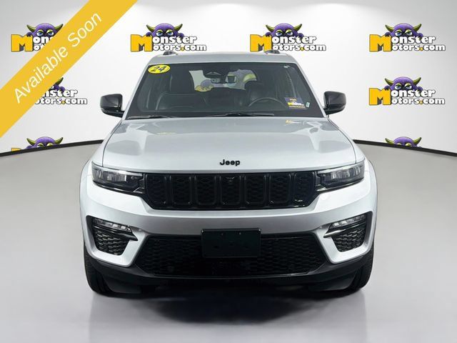 Used 2024 Jeep Grand Cherokee Limited w/ Luxury Tech Group II AWD/4WD image 2