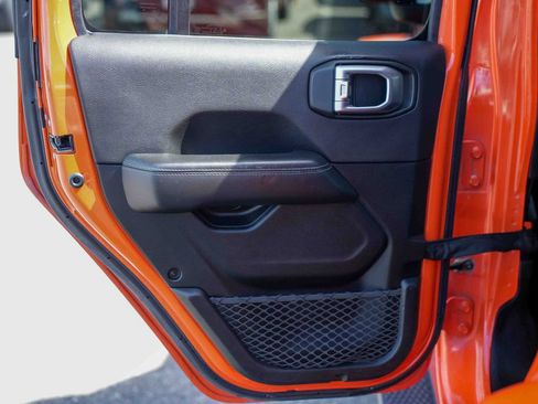 Used 2020 Jeep Wrangler Unlimited Sahara w/ Uconnect 4C Nav & Sound Group AWD/4WD image 16