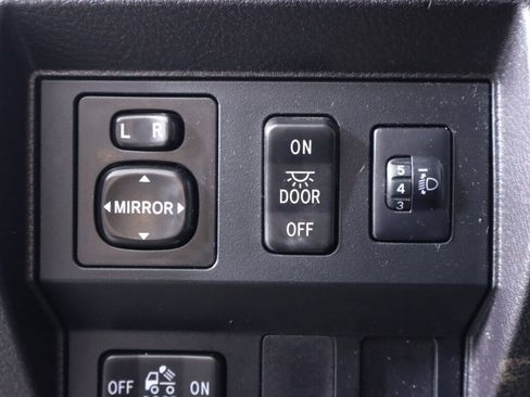 Used 2015 Toyota Tundra SR5 w/ TRD Off Road Package AWD/4WD image 10