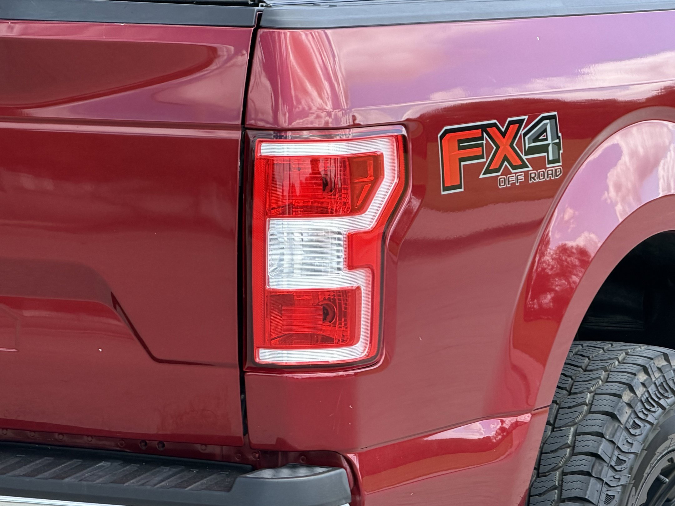 Used 2019 Ford F150 XLT w/ Equipment Group 302A Luxury AWD/4WD image 9